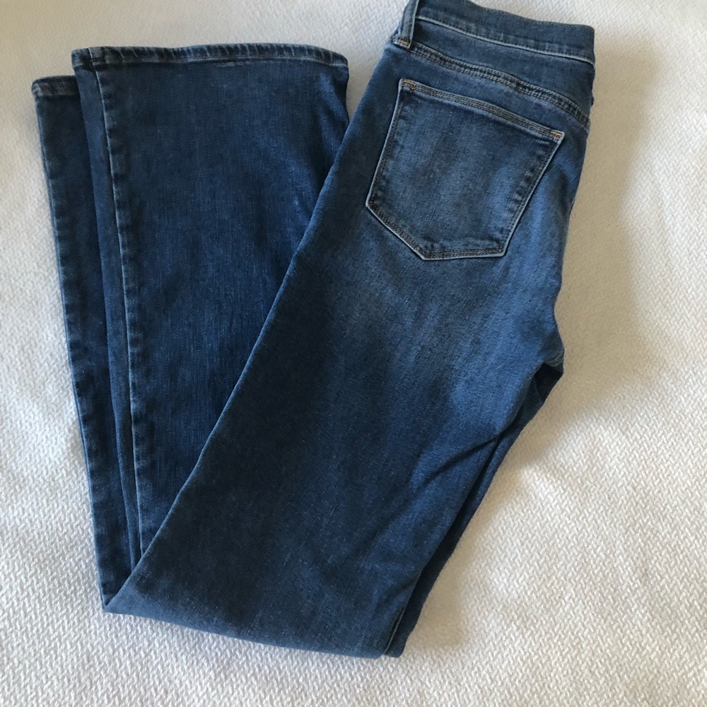 EUC GAP Women’s Perfect Boot Mid-Rise Bootcut Jean Sz 28/6R in Medium Indigo